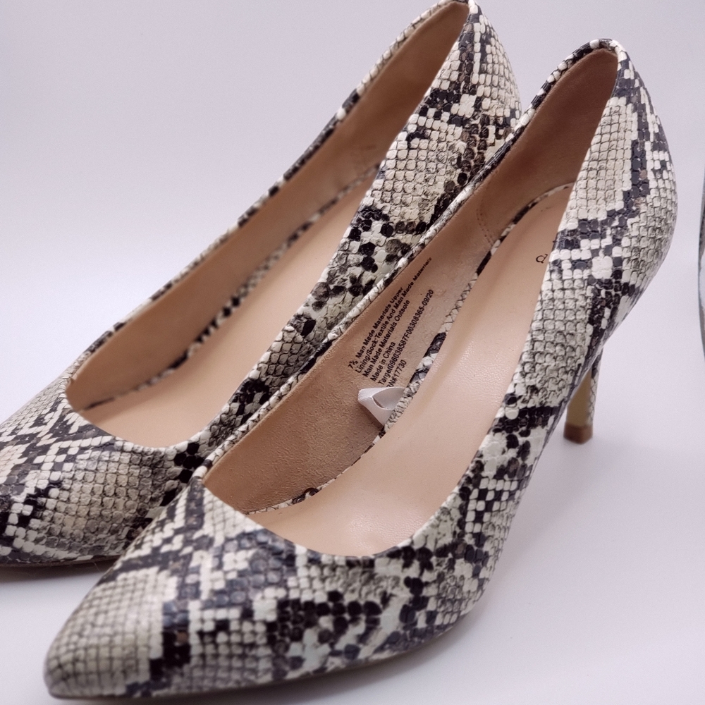 7½ man made textiles animal print high heels